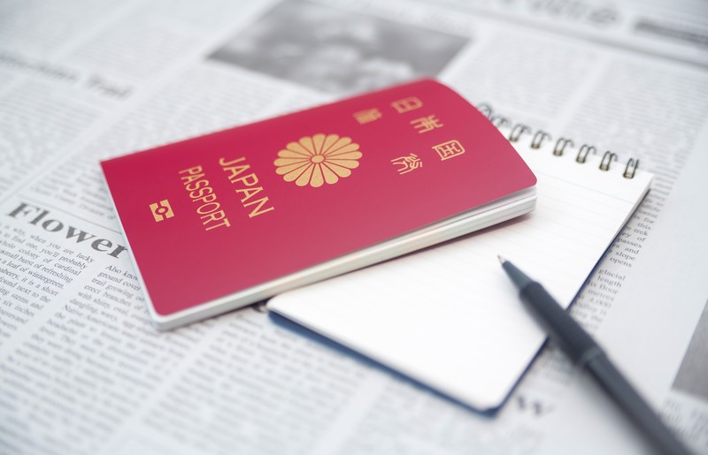 パスポートと旅行計画ノート